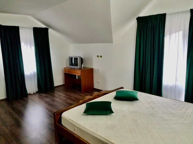 Mondaj draperii - verde smarald - ArciaDesign Bacau